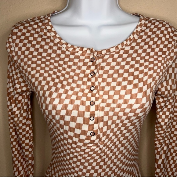 XS Y2K RUE21 CHECKERED BEIGE WHITE BODYSUIT LONG SLEEVE STRETCH - Picture 5 of 13